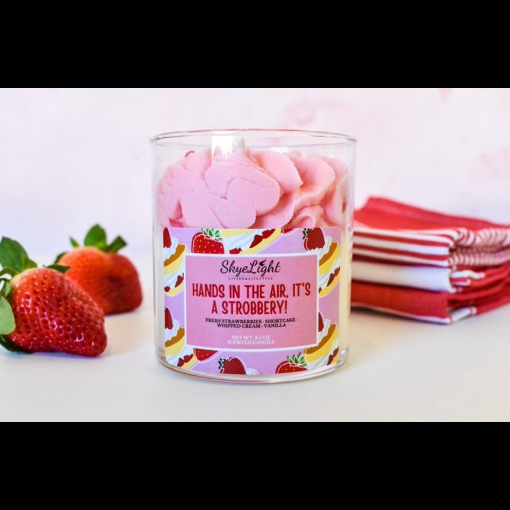 ❌SOLD❌❗️Sweet Strawberry Shortcake Scented Candle ❌SOLD❌❗️